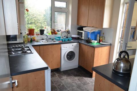 1 bedroom in a house share to rent, Chase Road, Southgate