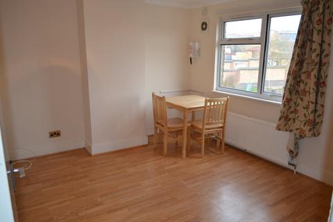 1 bedroom in a house share to rent, Chase Road, Southgate