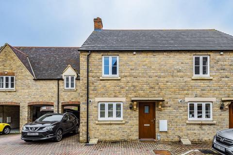 3 Carriage Crescent, Witney, OX28 4DR