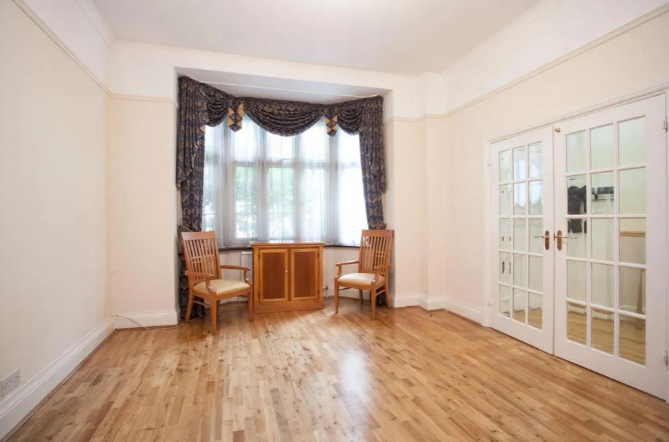North-end-road-golders-green-nw11