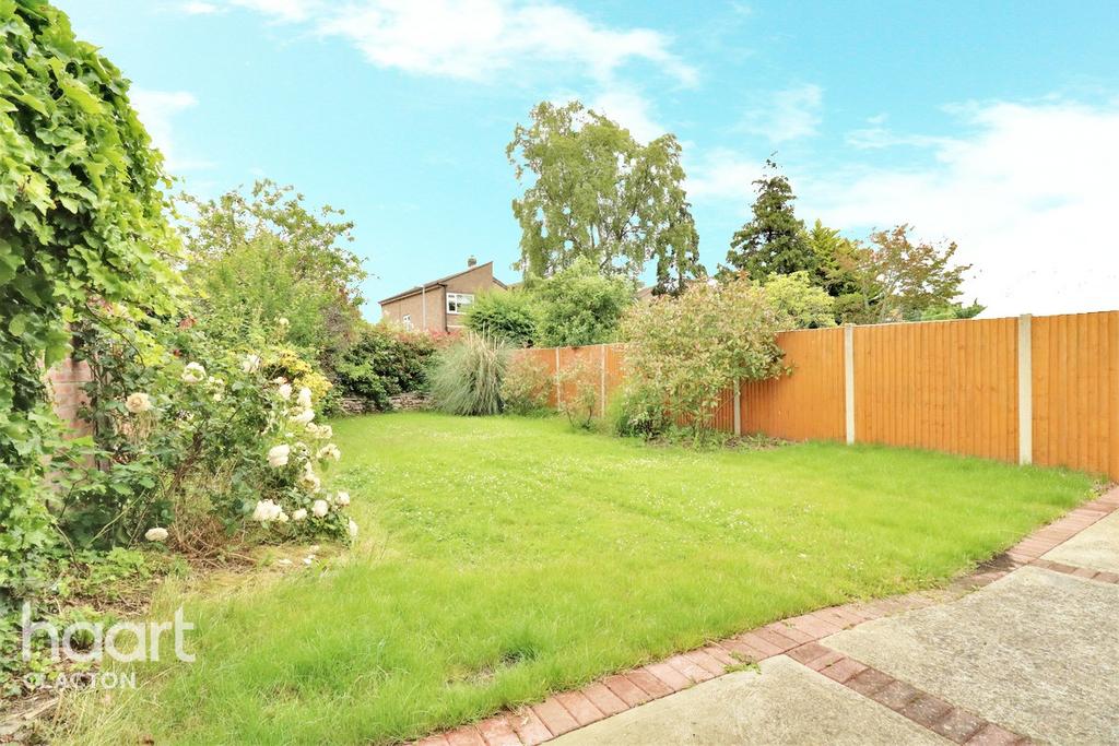 Coopers Lane, ClactonOnSea 3 bed semidetached house £220,000