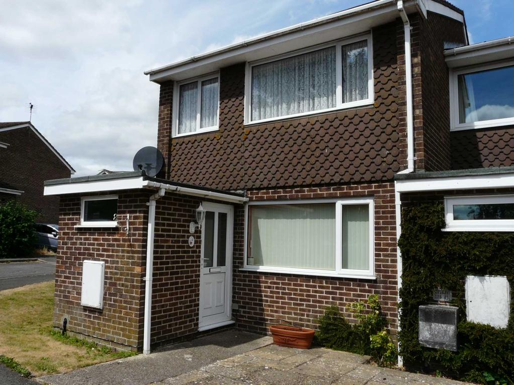 Regent Close, Hungerford 3 bed end of terrace house £1,200 pcm (£277 pw)