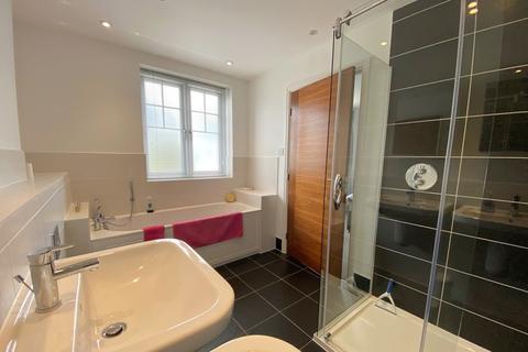 Flat 4, Fulbrook Heights, 7 Lakeside Road, Poole, BH13 6LR