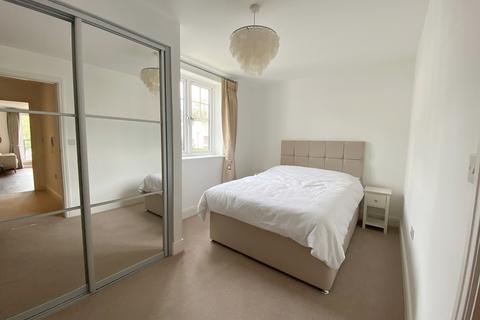 Flat 4, Fulbrook Heights, 7 Lakeside Road, Poole, BH13 6LR