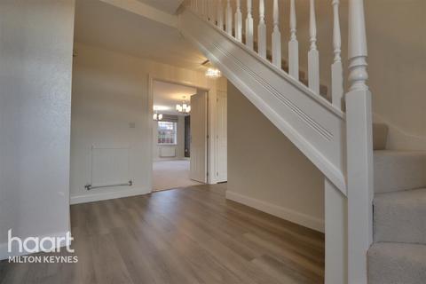 5 bedroom detached house to rent, Illustrious, Brooklands