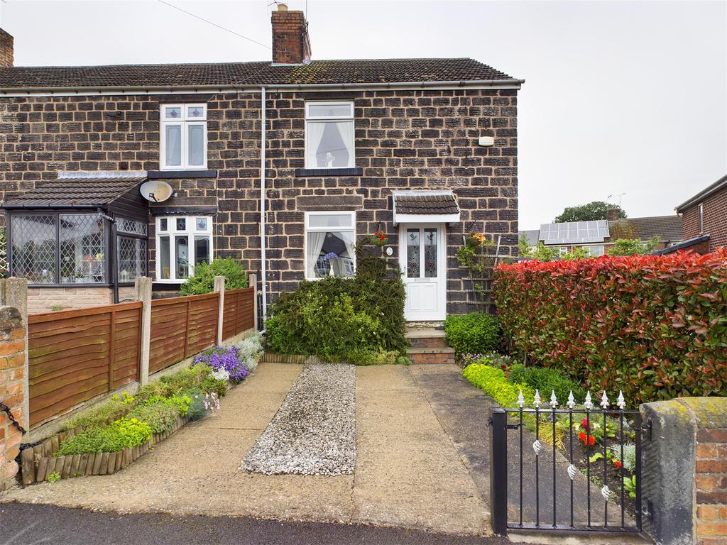 Ward Street, New Tupton, Chesterfield, S42 6XP 2 bed cottage £145,000