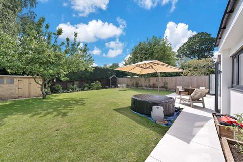 Astra Cottage Rosebery Road, Tokers Green, Reading, RG4 9EL