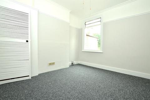 2 bedroom apartment to rent, Chigwell Road, South Woodford, E18
