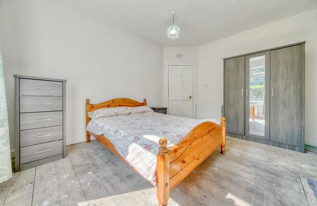 Rotherwood Avenue, Glasgow 3 bed apartment £115,000