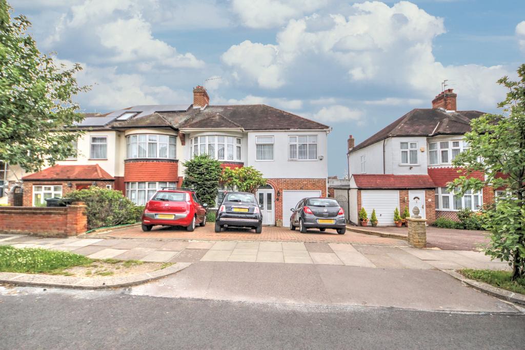 Oakwood Avenue, London, N14 5 bed semidetached house for sale £975,000