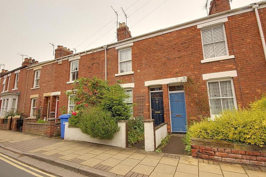 Minster Beverley 2 bed terraced house £725 pcm (£167 pw)