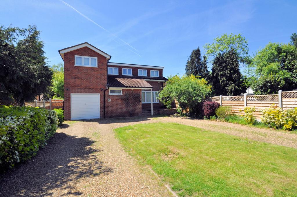 Wraysbury, Berkshire 5 bed detached house - £835,000