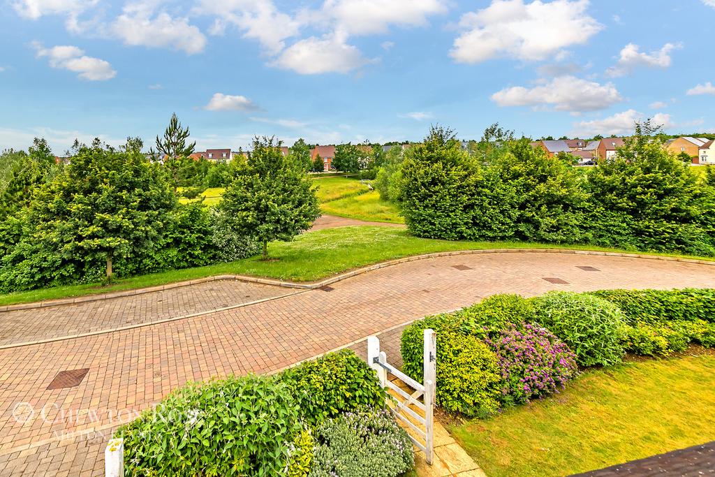 Trafalgar Drive, Milton Keynes 5 bed detached house £650,000
