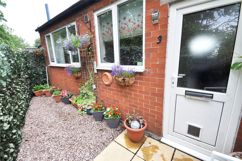 Brook Lane Shops, Newton, Chester, CH2 2 bed apartment £127,500