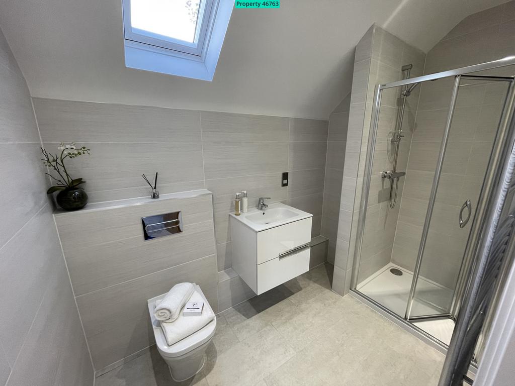 Bedroom 2 en suite