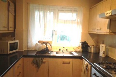 4 bedroom flat to rent, Portway, Stratford