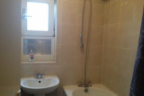 4 bedroom flat to rent, Portway, Stratford