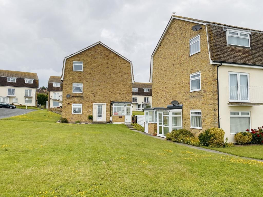 Cheviot Court Broadstairs CT10 2 bed apartment £995 pcm (£230 pw)