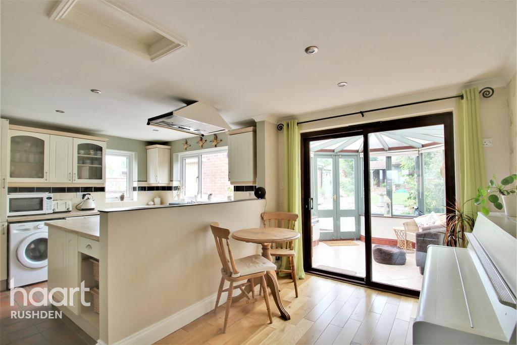 Fourth Avenue, Wellingborough 3 bed semidetached house £300,000