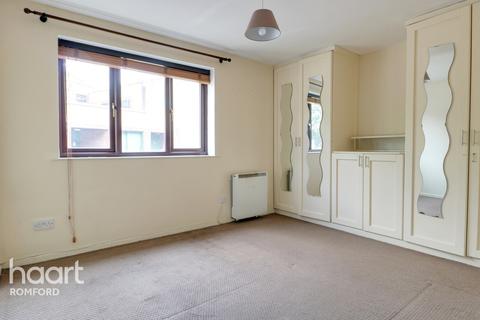 Flat 10, Verity House Cotleigh Road, Romford, RM7 9AE