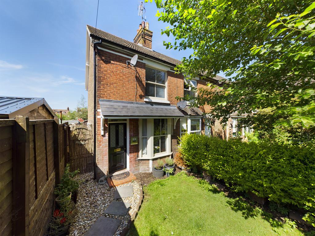 Nightingale Road, Horsham 2 bed semidetached house £350,000