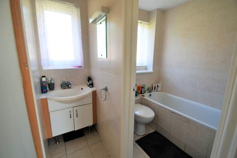15 Willow Drive, Ringwood, BH24 3BE
