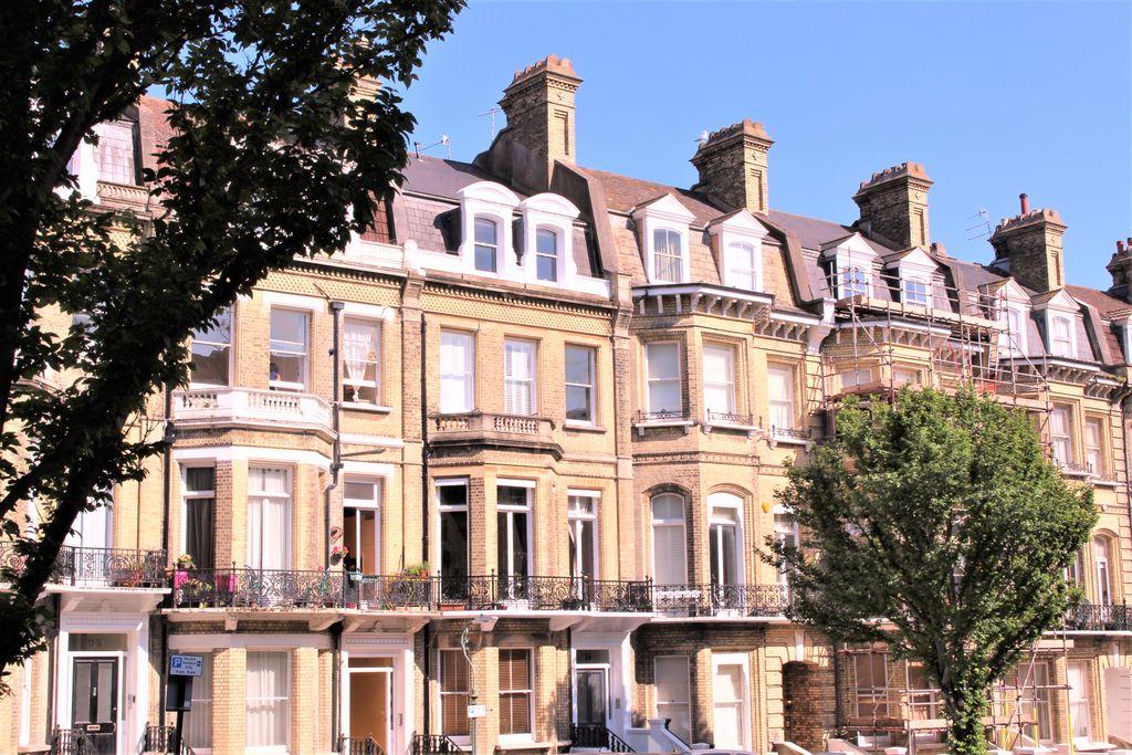 First Avenue Hove, Hove BN3 2FF 2 bed flat £450,000