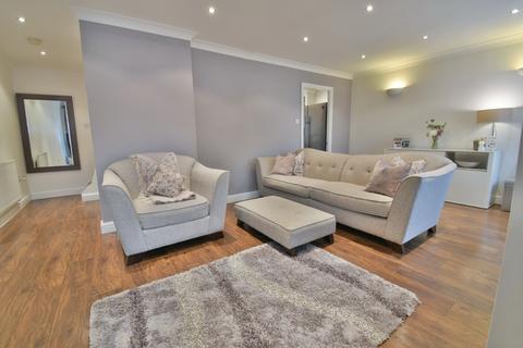 20 Glamis Close, Stretton, Burton-on-trent, DE13 0HX