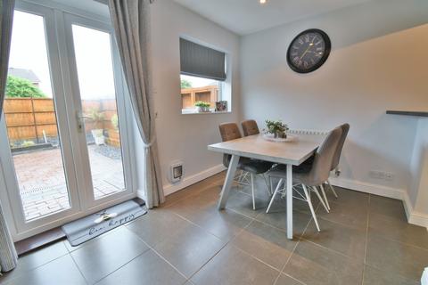 20 Glamis Close, Stretton, Burton-on-trent, DE13 0HX