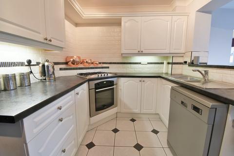 20 Glamis Close, Stretton, Burton-on-trent, DE13 0HX