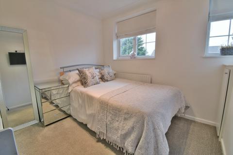 20 Glamis Close, Stretton, Burton-on-trent, DE13 0HX