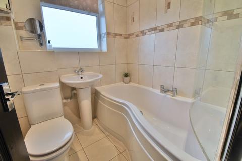 20 Glamis Close, Stretton, Burton-on-trent, DE13 0HX