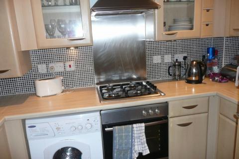 4 bedroom townhouse to rent, Newbold Walk, Hulme, Manchester. M15 6GP