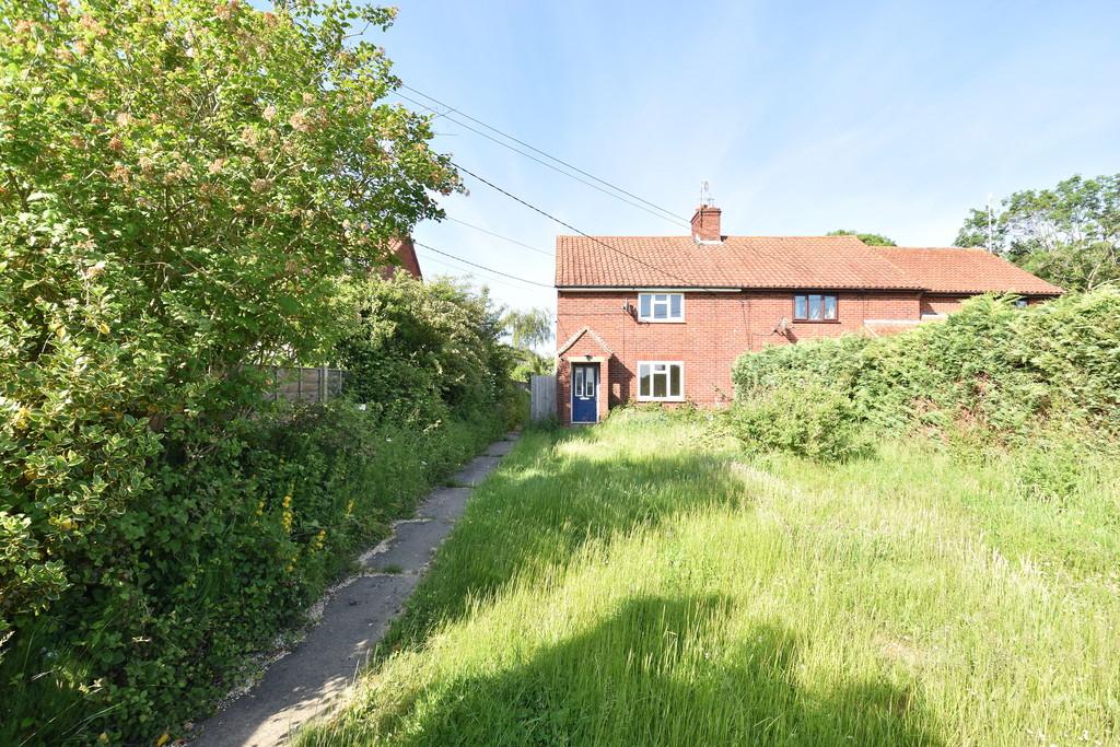 Owls Green, Dennington, IP13 8BY 3 bed semidetached house £220,000