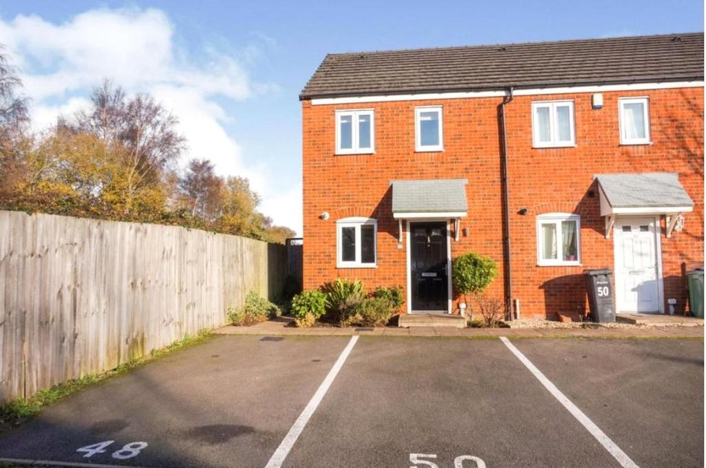 Jonah Drive, Tipton, DY4 2 bed end of terrace house £735 pcm (£170 pw)
