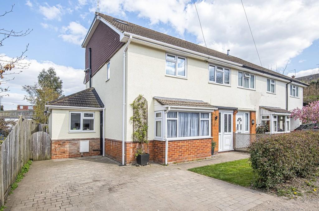 Chestnut Avenue, Farnham 4 bed semi-detached house - £550,000