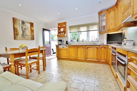 123 Rydens Way, Woking, GU22 9DG