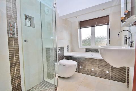 123 Rydens Way, Woking, GU22 9DG