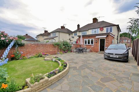 123 Rydens Way, Woking, GU22 9DG