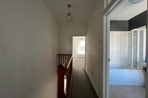 2 bedroom terraced house to rent, Greenfield Street, Waltham Abbey