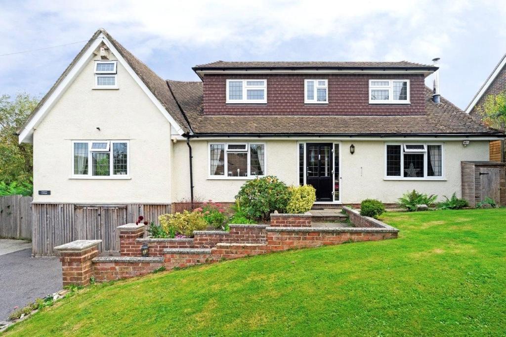 Turners Green, Sparrows Green 4 bed detached house £2,595 pcm (£599 pw)