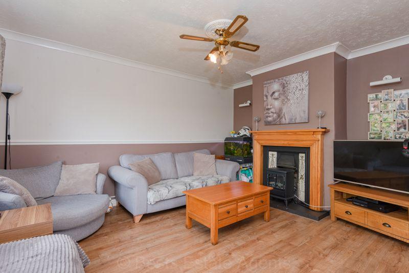 Clayton Crescent, Runcorn 3 bed semidetached house £140,000