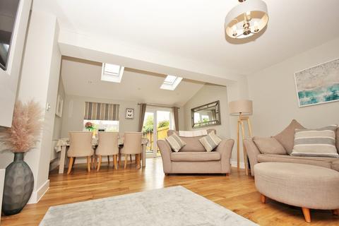 35 Foundry Way, Rayne, Braintree, CM77 6AE