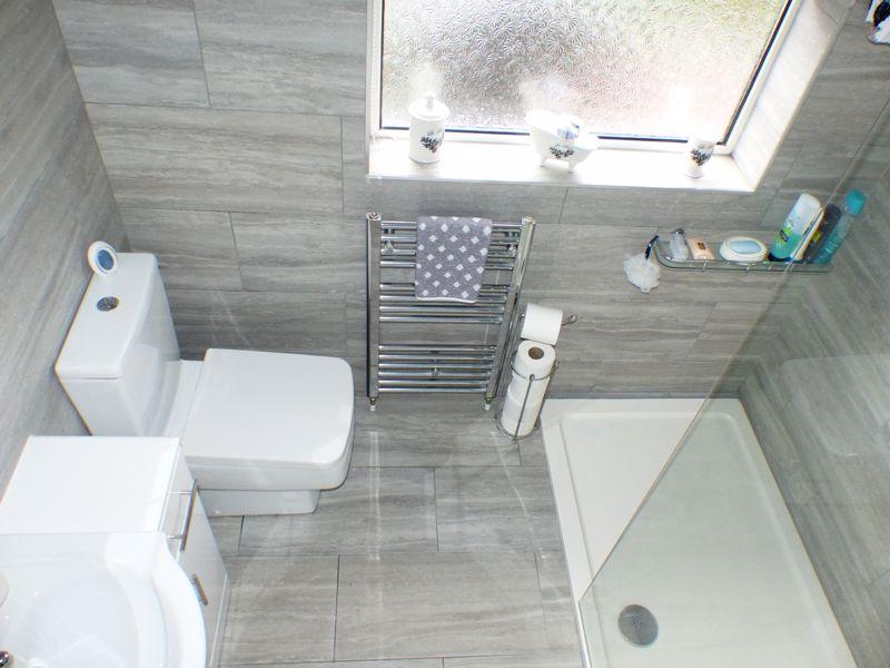 Shower room 2