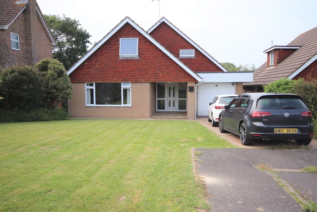 Sandown Way, BexhillonSea, TN40 4 bed detached house £1,850 pcm (£