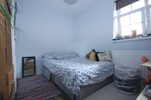 3 bedroom apartment to rent, Lockwood House, London SE11