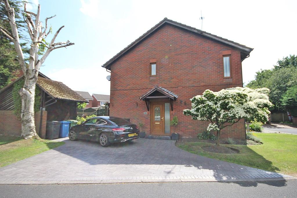 Gresford Close, Callands, Warrington... 3 bed semidetached house £