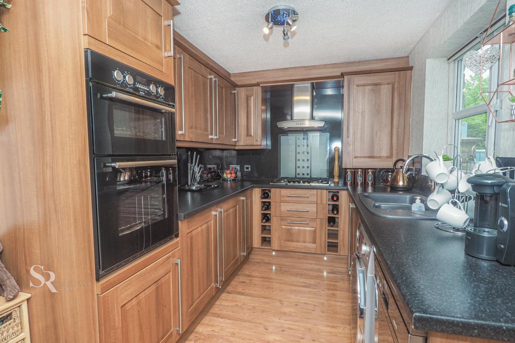 Hayfield Road, ChapelenleFrith, High Peak, Derbyshire, SK23 0JF 4