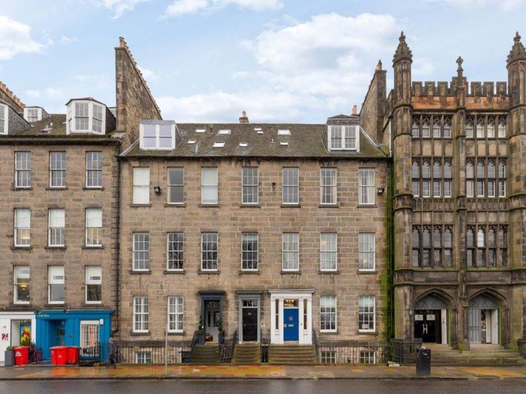 Queen Street, City Centre, Edinburgh 3 bed flat £1,995 pcm (£460 pw)