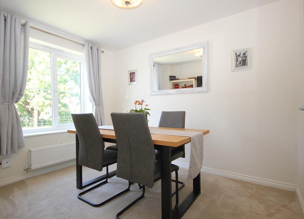 Suffolk Way, Fernhill Heath... 3 bed detached house £320,000